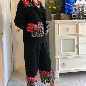 Hooded lined jacket with crop pants